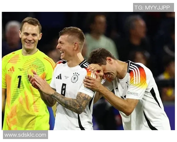 日本足球队逆袭德国明星队展现强大实力与团队精神 日本足球队逆袭德国明星队展现强大实力与团队精神