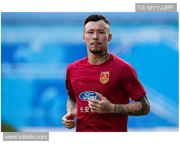 年轻足球明星杨某某崭露头角引发球迷热议未来可期