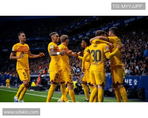 足球明星精彩出场瞬间展示图集带你领略绿茵场上的风采与激情 足球明星精彩出场瞬间展示图集带你领略绿茵场上的风采与激情