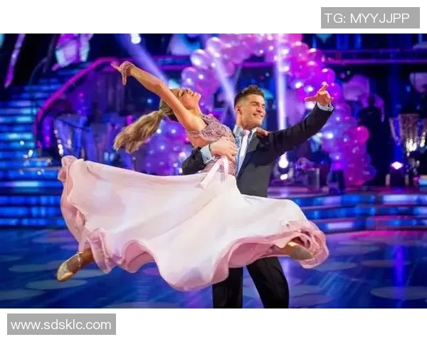 金钟国与足球明星亲密互动揭示运动员背后的真实故事与友谊 金钟国与足球明星亲密互动揭示运动员背后的真实故事与友谊