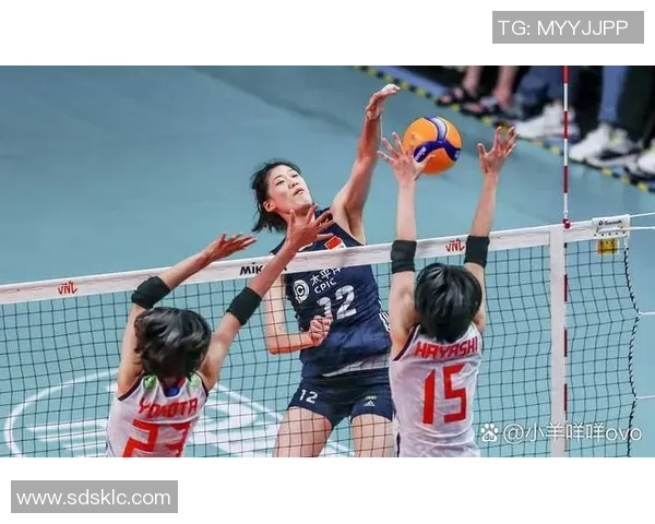 赛后分析南京排球队与广州排球队在比赛中的灵活性表现与战术调整